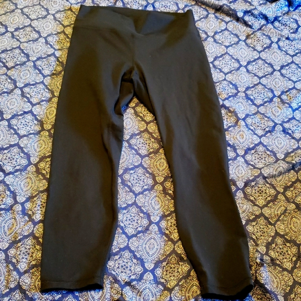 Black fabletics 3/4 leggings